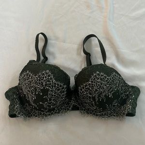 Victoria’s Secret bra 36B